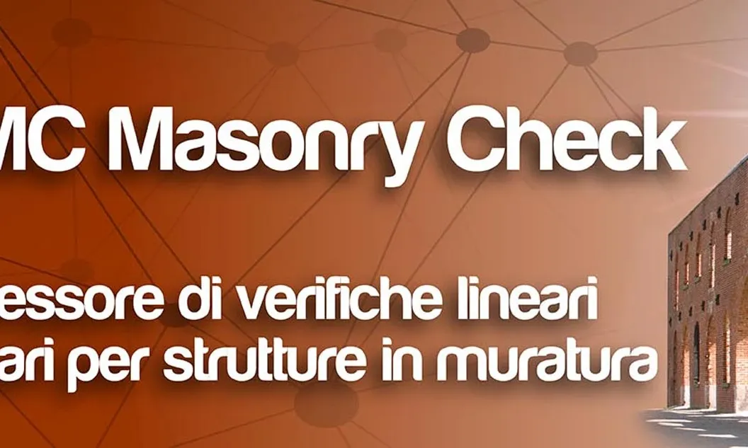 Logo di MC Masonry Check, post-processore di verifiche lineari e non lineari per strutture in muratura, accanto a un edificio storico in mattoni