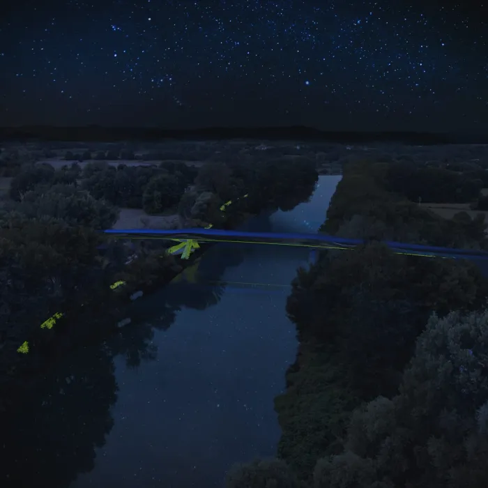 Rendering notturno dall’alto del nuovo ponte sull’Arno, con la fascia fotoluminescente verde-oro e le pile luminose lungo la riva sotto il cielo stellato